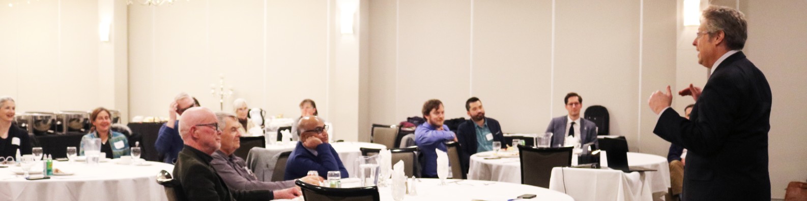 Jordan Kerbel leads a media communication skills session for Ontario physicians.
