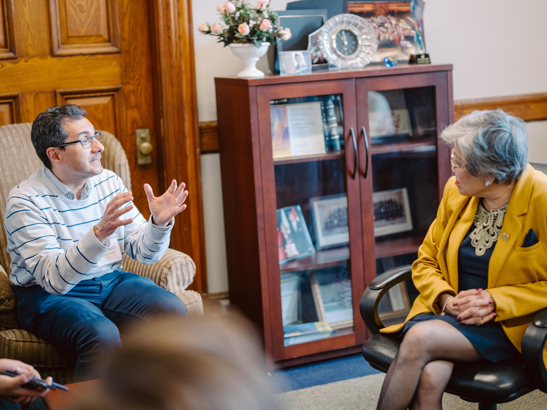 Dr. Giuseppe Guaiana meets with Daisy Wai to discuss the OMA’s urgent health-care priorities and proposed solutions.